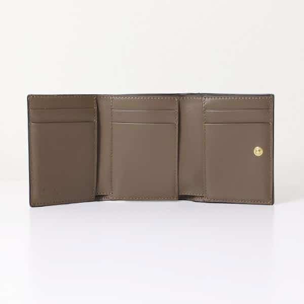 《大人気》フェンディ ミディアムサイズ ffダイヤモンド 三つ折り財布 8m0480adymf13vk