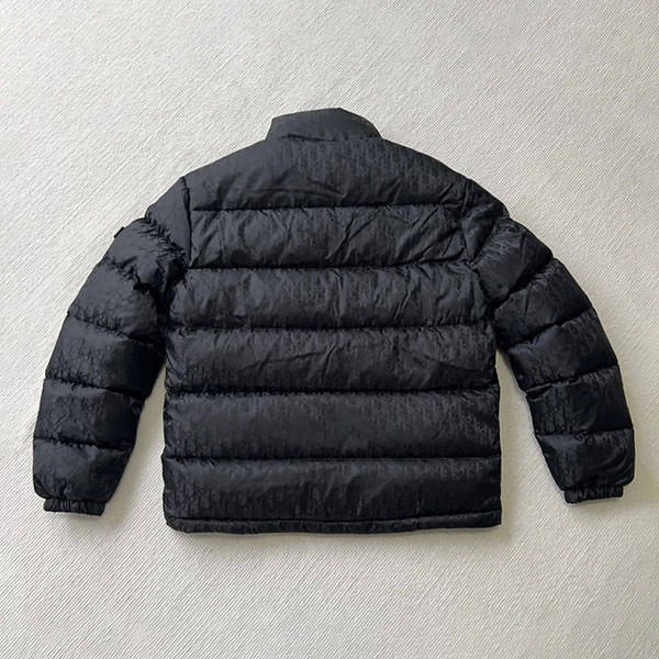 ディオール オブリークダウンジャケット 偽物 943c449a4462