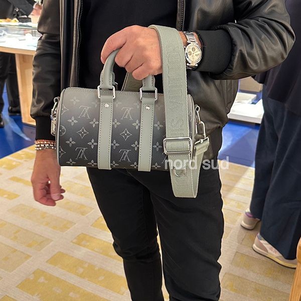 ルイヴィトン ショルダーバッグ 偽物  25cm キーポル モノグラム M11591