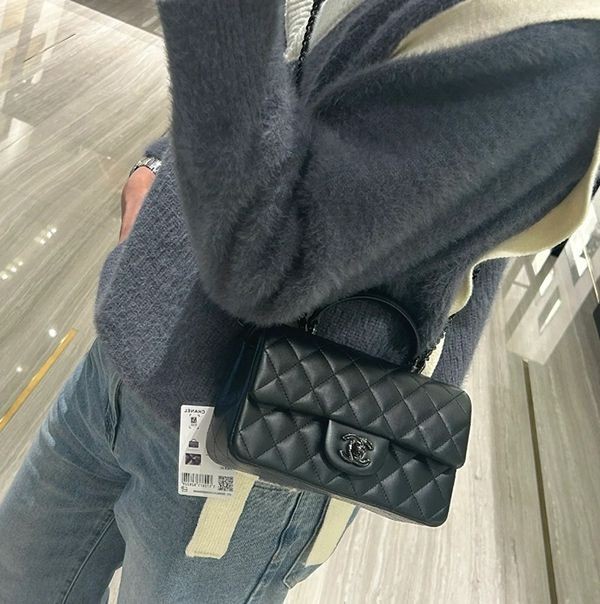 シャネル ソーブラック ミニフラップバッグ パロディ cc11301