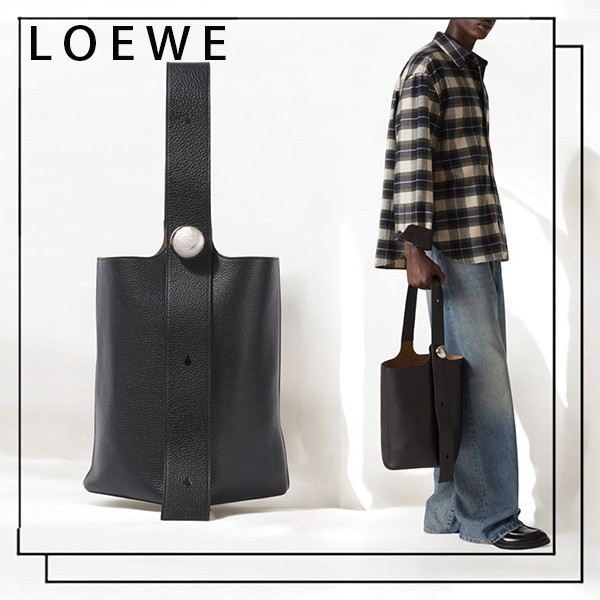 新作ロエベ スーパーコピー Pebble バケットバッグ ラージ BANBBBHX06