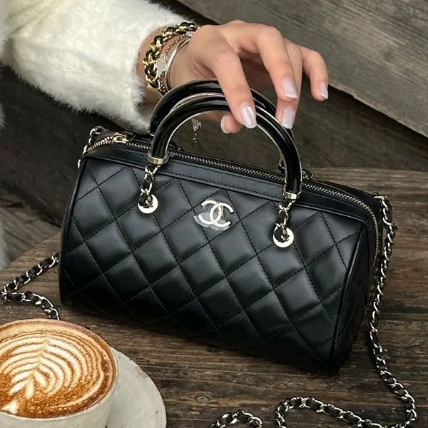 ◎スケルトンなハンドル◎シャネル ショルダーバッグ パロディ AP4411