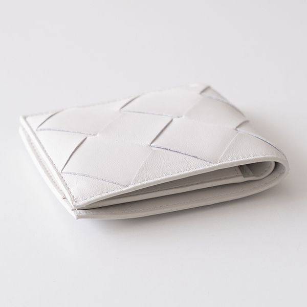 ボッテガヴェネタ 財布 二折り 偽物 メンズ bv250110