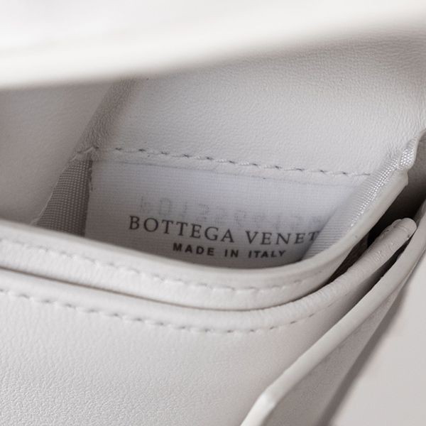 ボッテガヴェネタ 財布 二折り 偽物 メンズ bv250110