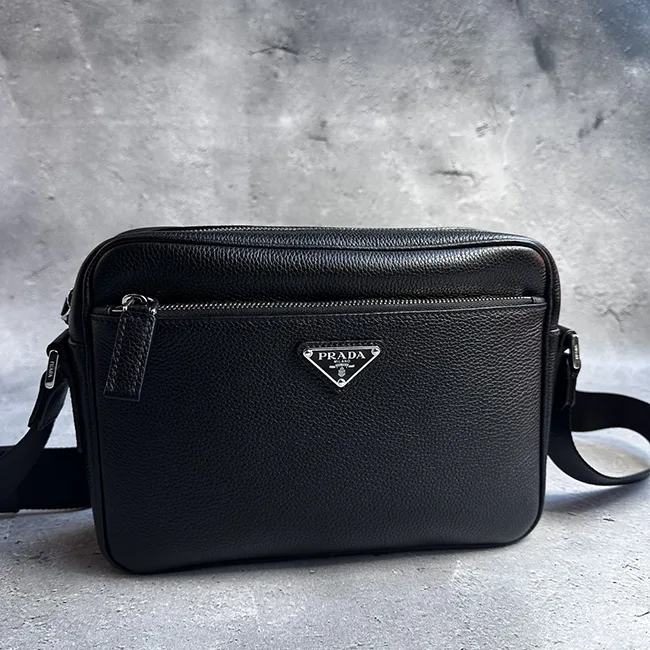 プラダ トライアングル ロゴ レザーショルダーバッグ n級品 2VH094
