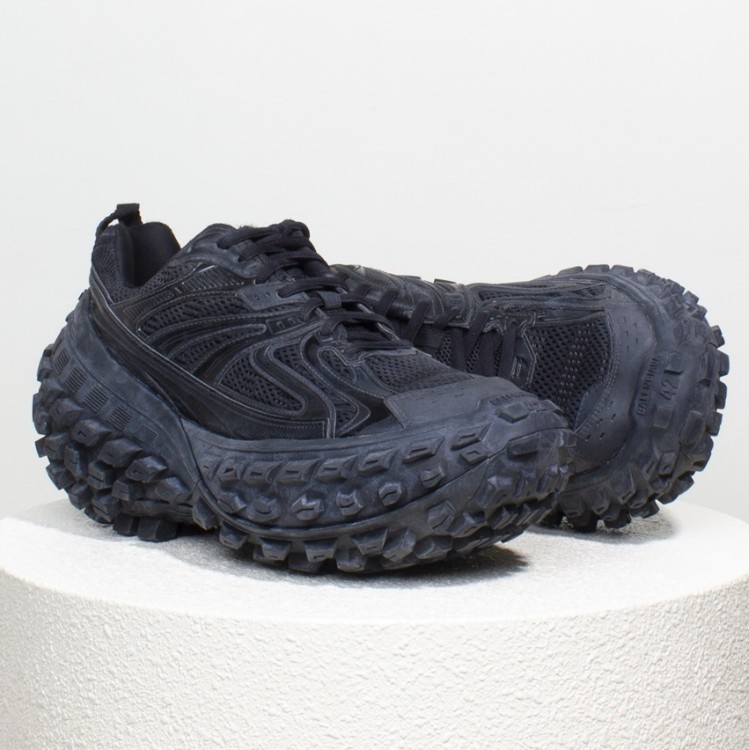 バレンシアガ ディフェンダー メッシュ スニーカー ユニセックス ブラック 685613 W2RA6 1000