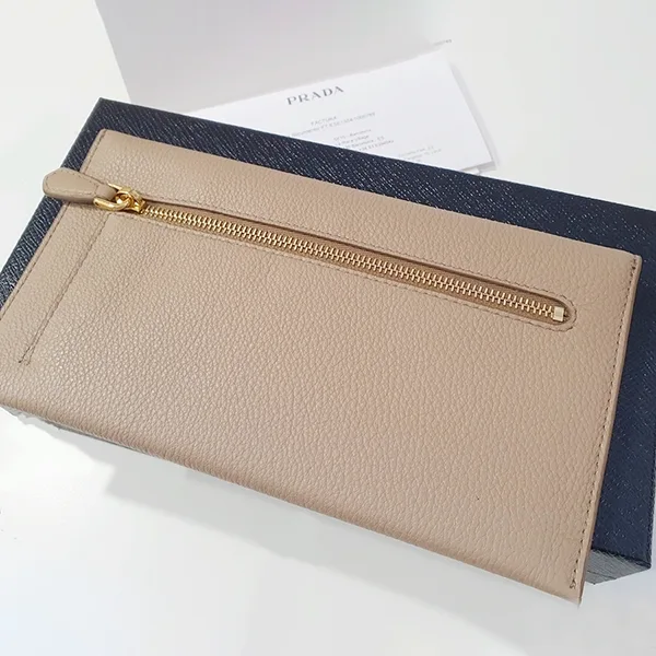 プラダ☆エンベロープ型グレインレザー長財布 偽物 3色 1MF175