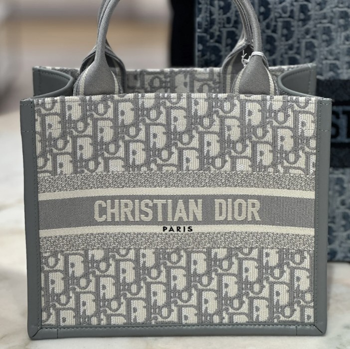ディオール 偽物 BOOK TOTE バッグ スモール グレー 26.5cm M1325CZBB_M20I