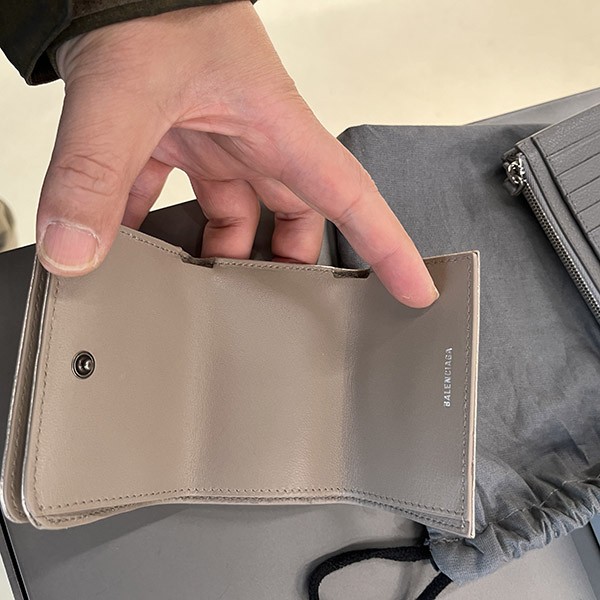 バレンシアガ 765467 MONACO ミニウォレット 偽物 三つ折り 765467 2AA1N 9706