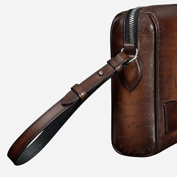 お洒落メンズ ベルルッティ 偽物 ローズウッドスクリットレザーポーチ 2色 25032811