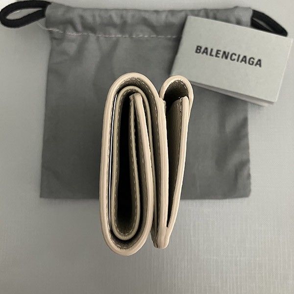 新作限定♪バレンシアガ コピー ペーパーミニウォレット 三つ折り ロゴ 3914461803N