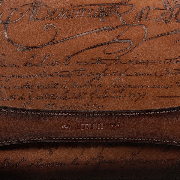 お洒落メンズ ベルルッティ 偽物 ローズウッドスクリットレザーポーチ 2色 25032811