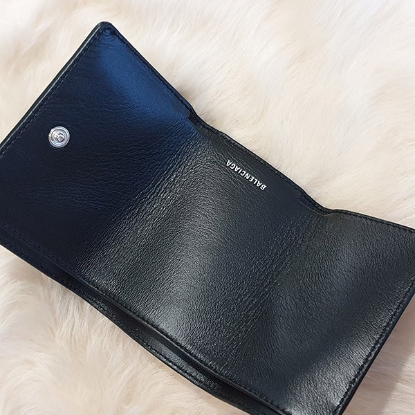 【かわいくて上品♪】バレンシアガ コピー フラワープリント♪3つ折りレター型財布♪黒/オレンジ 25031301