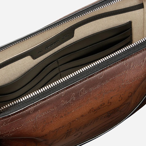 お洒落メンズ ベルルッティ 偽物 ローズウッドスクリットレザーポーチ 2色 25032811