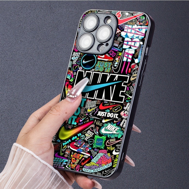 ナイキ iPhone 16 Pro Max ケース カートゥーン アート ガラスカバー iPhone 15/14 Pro/13 対応 おしゃれ スタイリッシュ クリア デザイン 25042201