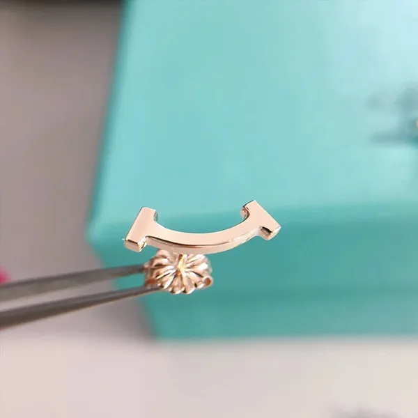 エレガント ティファニー T スマイル ピアス コピー tf25481