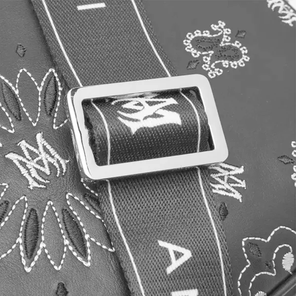 超希少！アミリ 並行輸入品 Bandana カメラバッグ ami211511