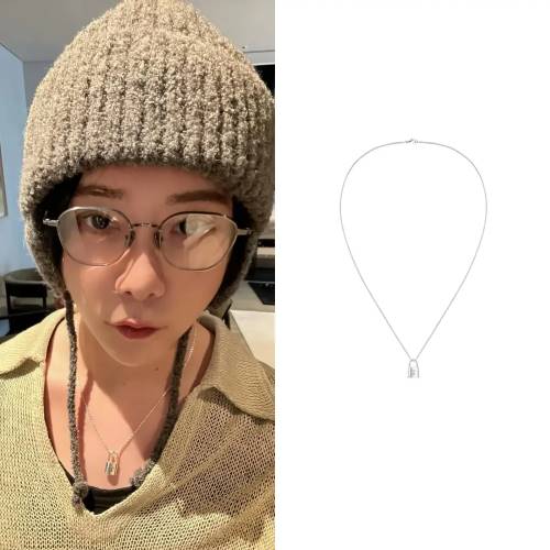 大森元貴 芸能人愛用 ルイヴィトン ペンダント シルバー･ロックイット Q93559