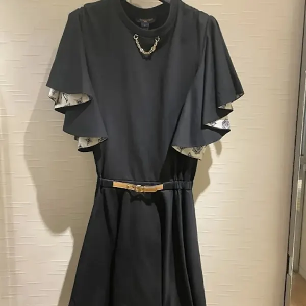 最新でオシャレルイヴィトン フリルスリーブ 偽物 ドレス 1AGOR1