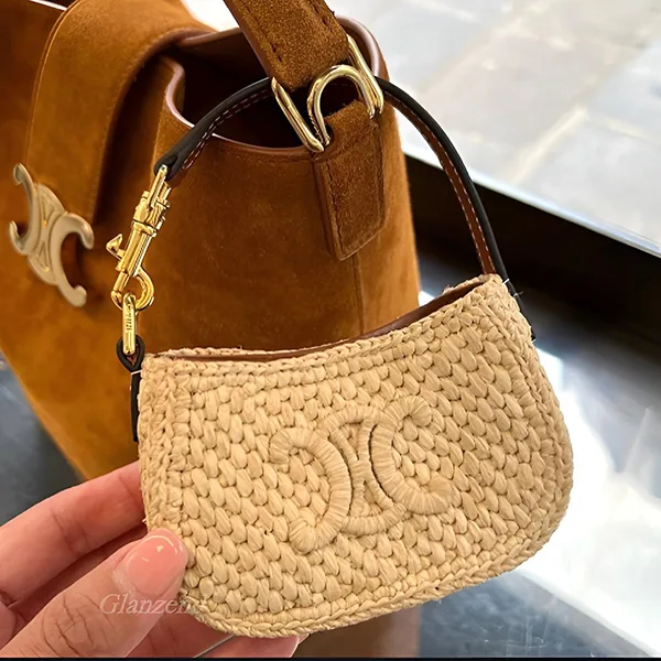 【セリーヌ】マイクロ ティリー チャーム 偽物 49J802GUF.02NT