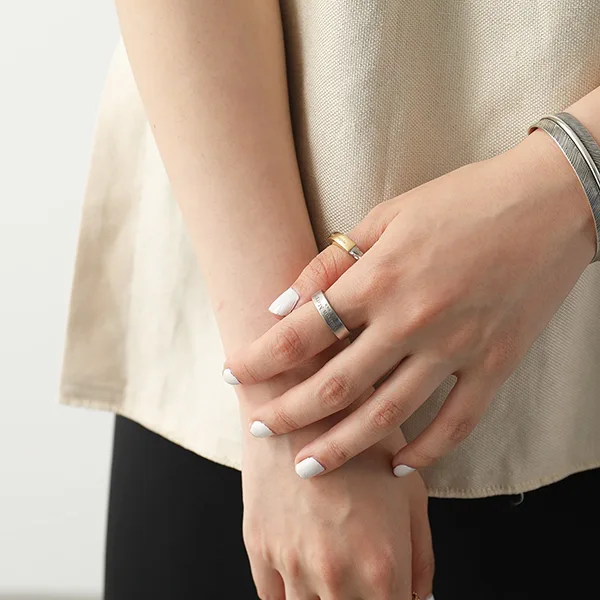 MM6 メゾンマルジェラ n級品 ロゴ リング シルバー925☆超人気☆2色 mks1313125