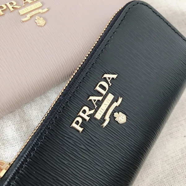 プラダ キーケース 偽物★L字ファスナー 1PP026_2B6P