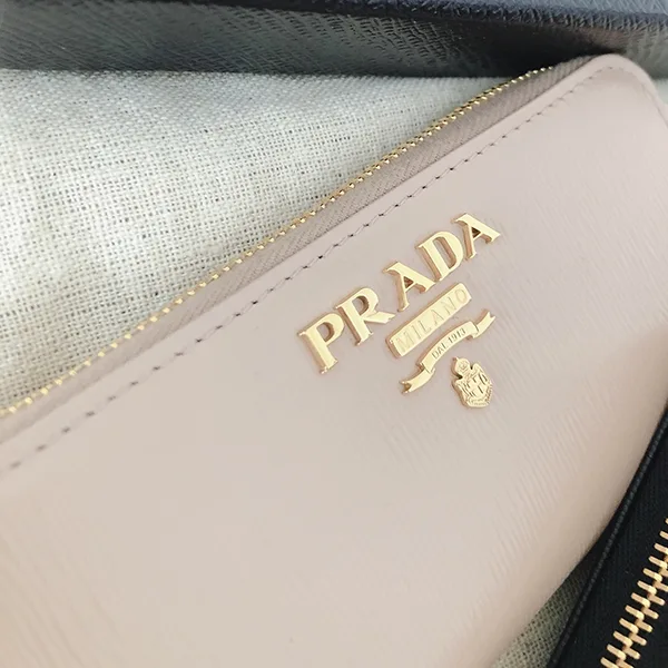 プラダ キーケース 偽物★L字ファスナー 1PP026_2B6P