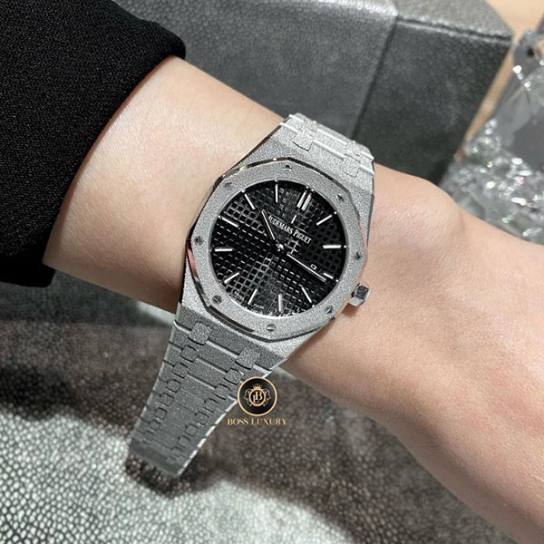 朝倉未来さん オーデマ・ピゲ ロイヤルオーク フロステッドゴールド クォーツ 67653BC