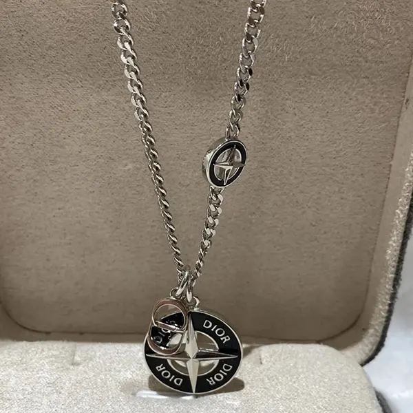 ディオール ストーンアイランド コラボ ペンダントネックレス N2804HOMMT