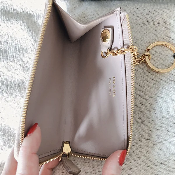 プラダ キーケース 偽物★L字ファスナー 1PP026_2B6P