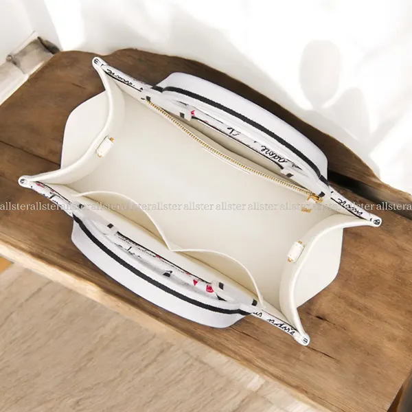 人気No1ディオール スモール ブックトートバッグ コピー 2Way M1325CZBX