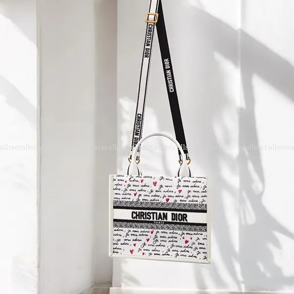 人気No1ディオール スモール ブックトートバッグ コピー 2Way M1325CZBX