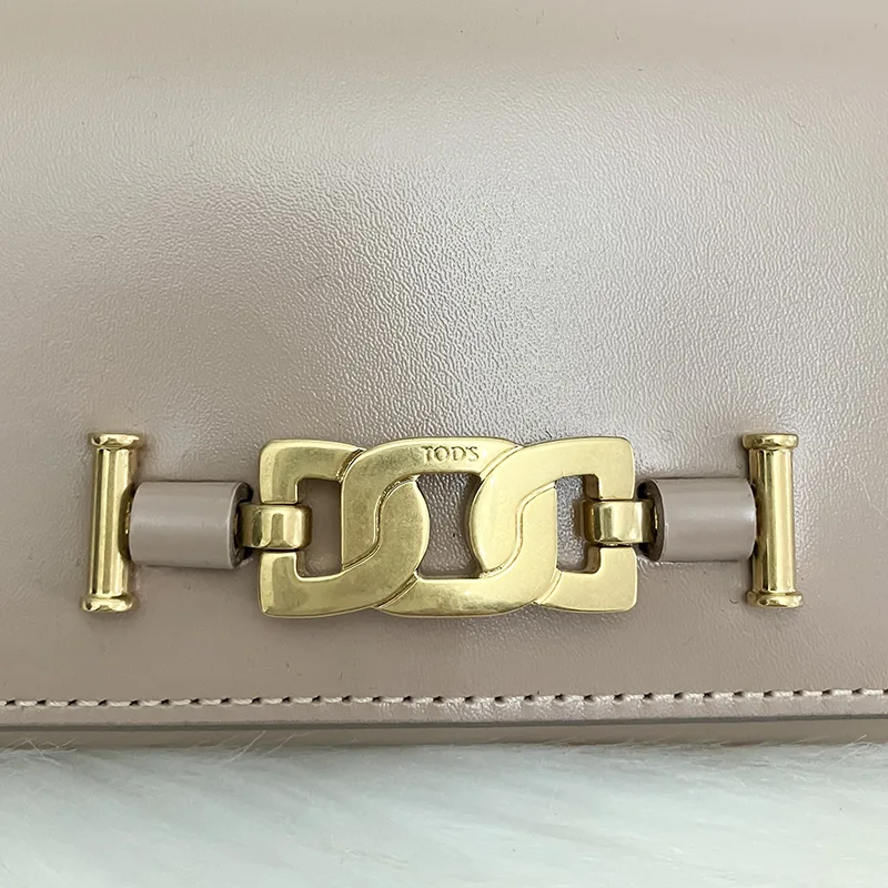 トッズ スーパーコピー Tタイムレス 三つ折り財布 3色 XAWCHNB3300KETS203