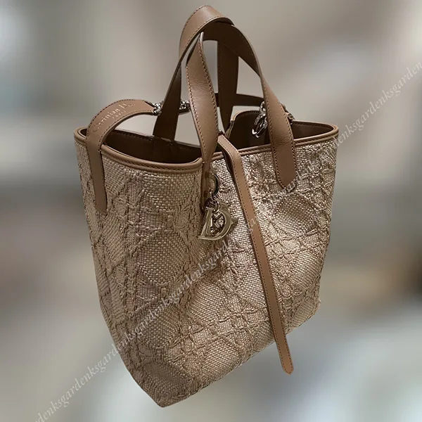 <最新で絶対欲しい>ディオール かごバッグ 偽物 Toujours バーティカル トートバッグ ミディアム M2836OMRN