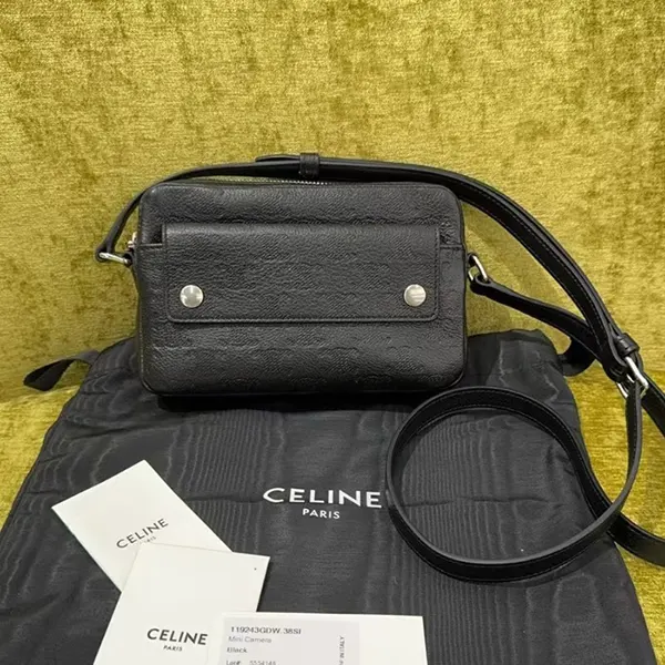 【VIPセールで入荷！】セリーヌ ミニ カメラバッグ トリオンフ エンボス加工 119243GDW