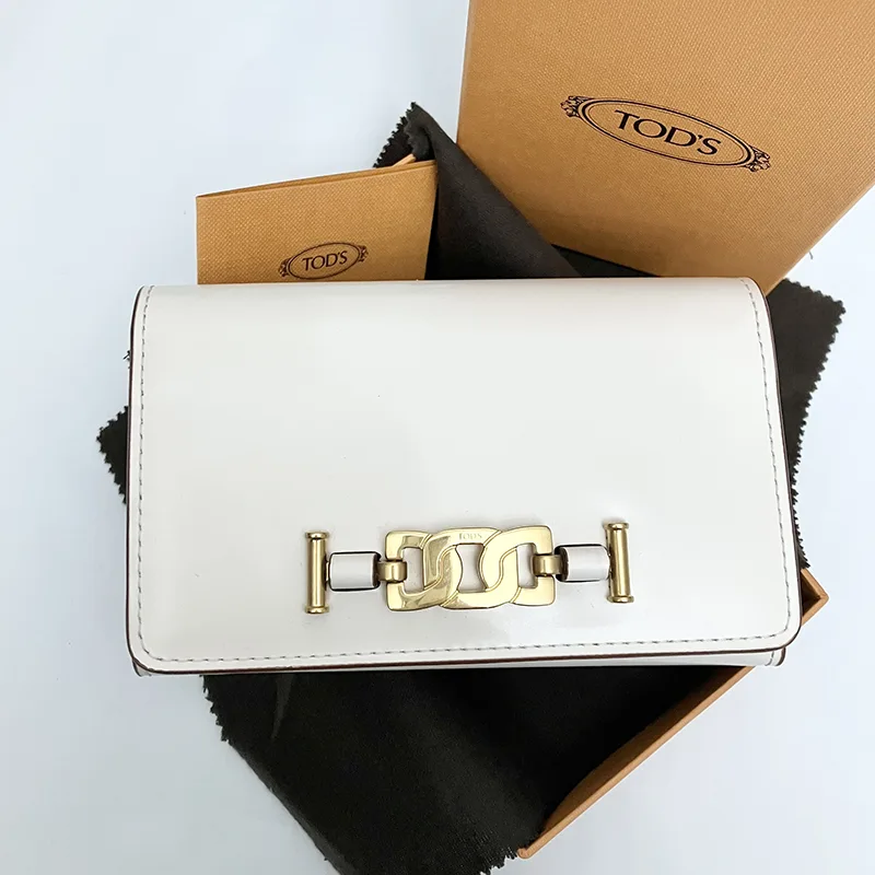 トッズ スーパーコピー Tタイムレス 三つ折り財布 3色 XAWCHNB3300KETS203