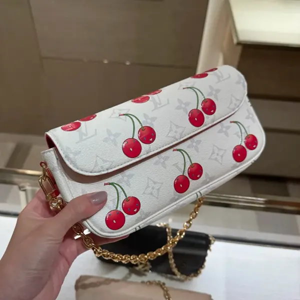 【即発】ルイヴィトン × TM アイビー チェーンウォレット 偽物 M14239