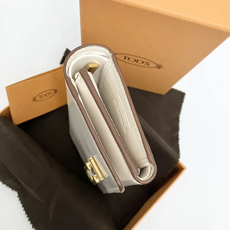 トッズ スーパーコピー Tタイムレス 三つ折り財布 3色 XAWCHNB3300KETS203