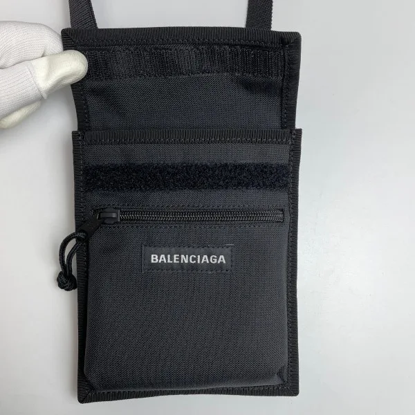 希少色バレンシアガ EXPLORER クロスバック 偽物 655982 2JMJX