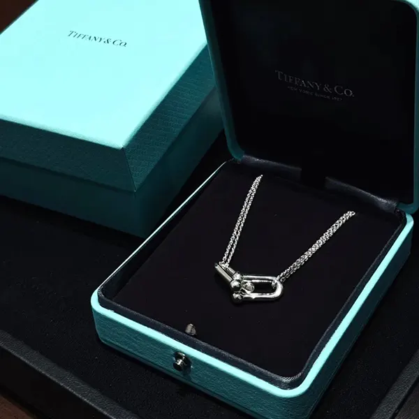 芸能人愛用ティファニー ハードウェアネックレスペンダント 63104337