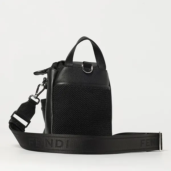 フェンディ Romaレザー フェンディ ストライク ミニ 7VZ086AMACF0GXN