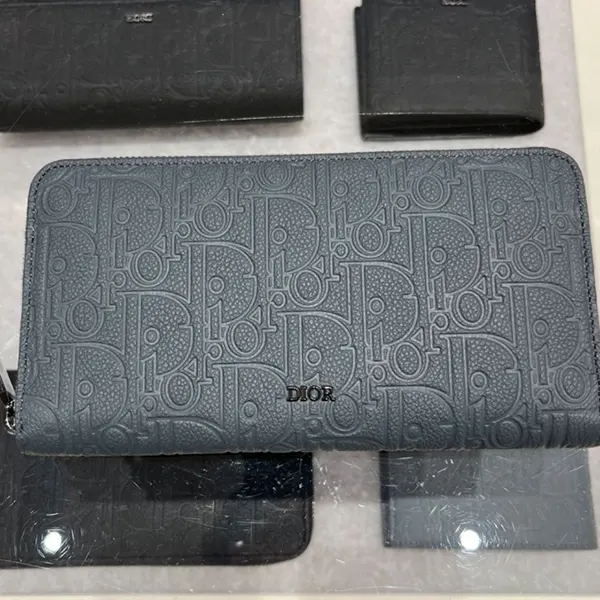 ディオール グラビティ ジップ ウォレット コピー 2ESBC252FLG