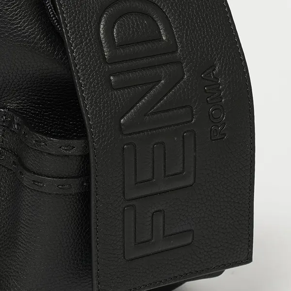 フェンディ Romaレザー フェンディ ストライク ミニ 7VZ086AMACF0GXN