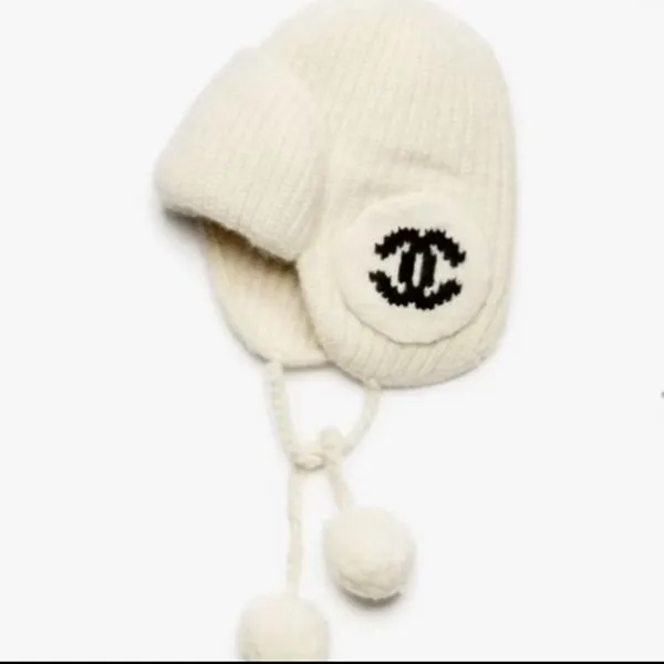 【手元に在庫有】超人気 シャネル ニット帽 帽子 コピー ココマーク ブラック ホワイト c25092902