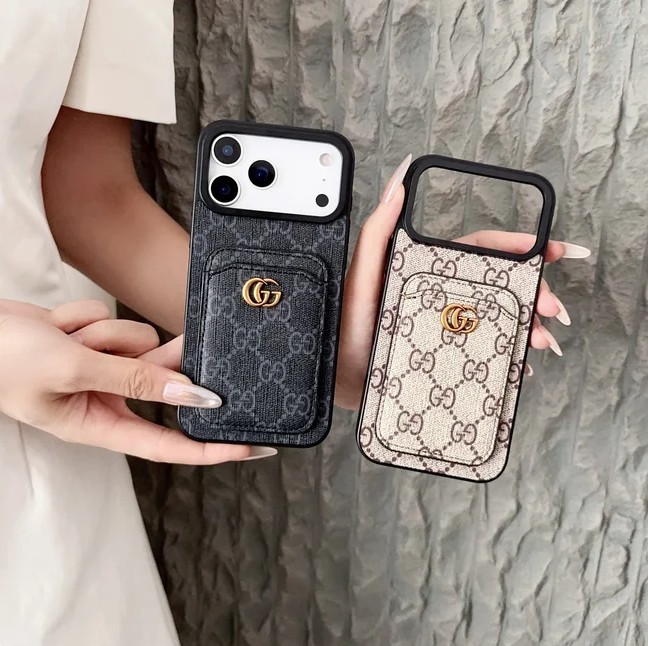 グッチ コピー iphone17 promax/17携帯ケース GGスプリーム 背面 カード収納 メタル ダブルGロゴ 2色 25091001