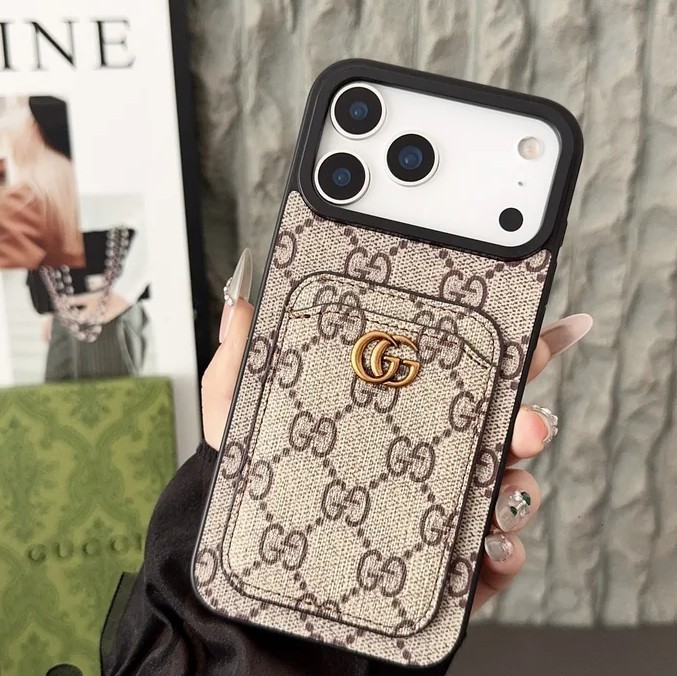 グッチ コピー iphone17 promax/17携帯ケース GGスプリーム 背面 カード収納 メタル ダブルGロゴ 2色 25091001