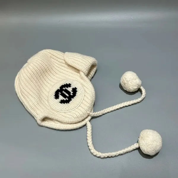 【手元に在庫有】超人気 シャネル ニット帽 帽子 コピー ココマーク ブラック ホワイト c25092902