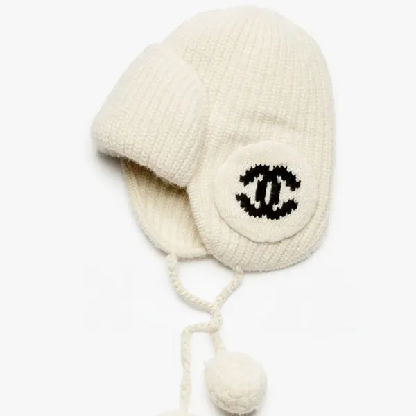 【手元に在庫有】超人気 シャネル ニット帽 帽子 コピー ココマーク ブラック ホワイト c25092902