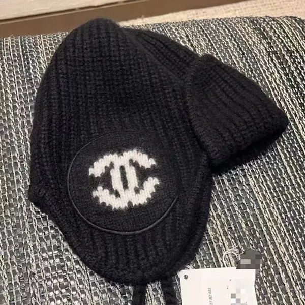 【手元に在庫有】超人気 シャネル ニット帽 帽子 コピー ココマーク ブラック ホワイト c25092902
