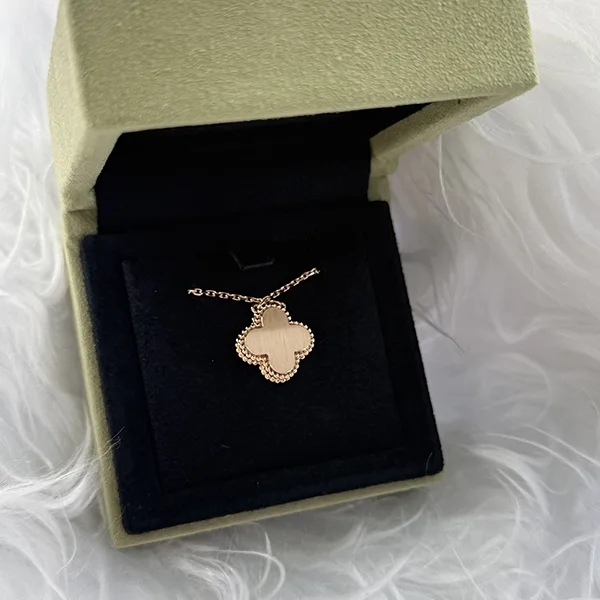 ヴァンクリーフ ホリデー 2025 限定 アルハンブラ ペンダント 希少 vs251003